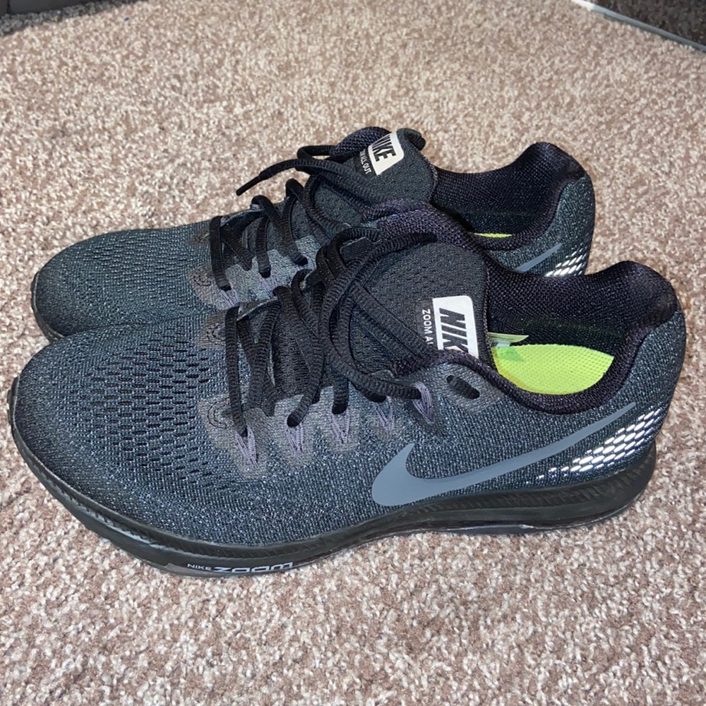 Men’s Nike Tennis Shoes, Size 8.5.